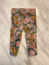 Load image into Gallery viewer, Tiger Camo Glitter Printed Jeggings
