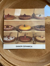 Load image into Gallery viewer, Sanor Ceramic Pie Keeper
